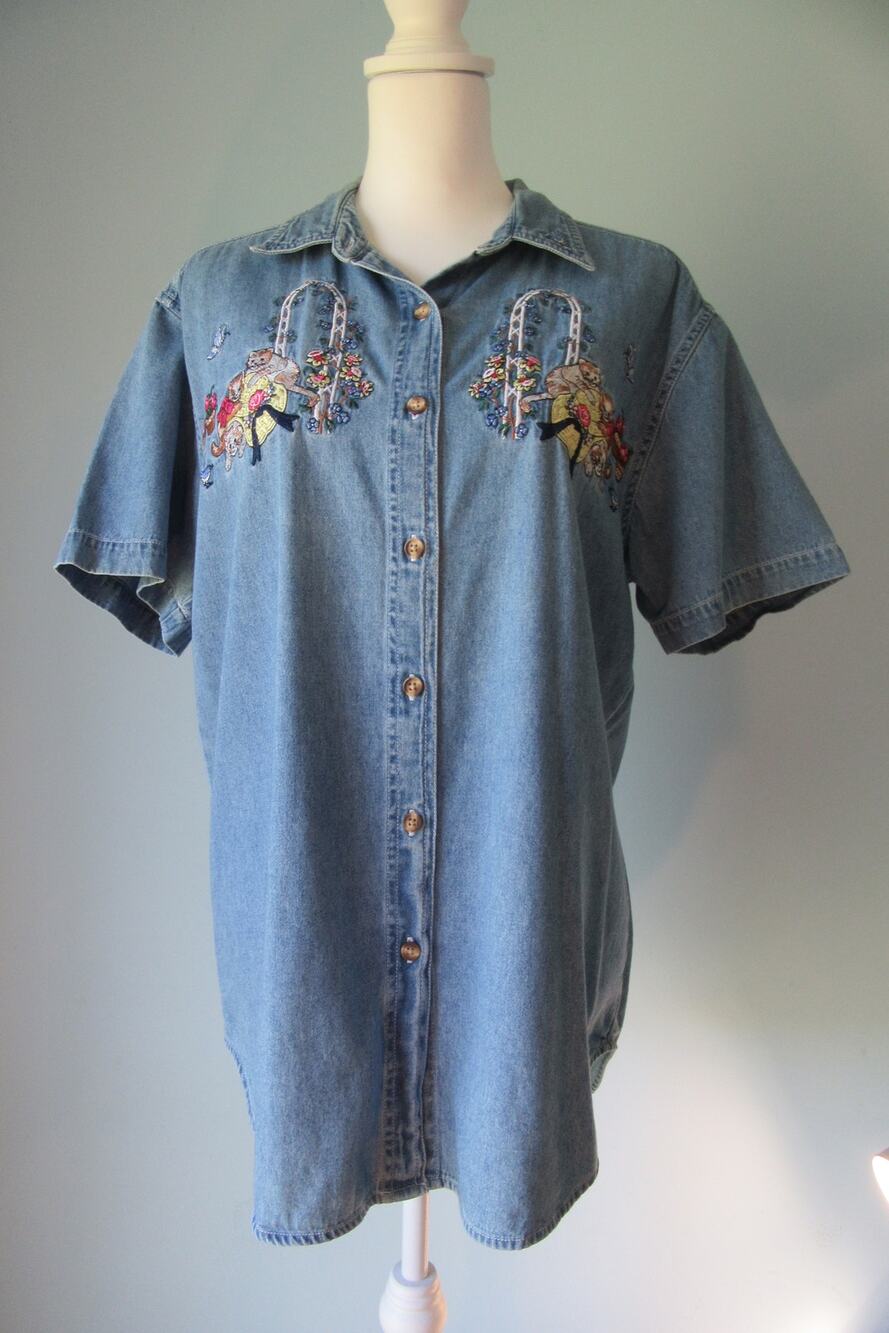 Bobbie Brooks Cats In Garden Embroidered Denim Button Up Short Sleeve Women's M